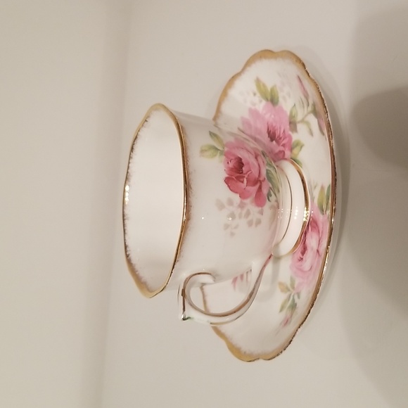 Vintage Royal Albert American Beauty Bone China Teacup & Saucer Set - Picture 12 of 17